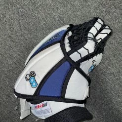 Goalie Equipment Hockey VAUGHN VELOCITY VE8 JUNIOR GOALIE CATCHER REG WHT/BLUE 4 Goalie Equipment Hockey VAUGHN VELOCITY VE8 JUNIOR GOALIE CATCHER REG WHT/BLUE