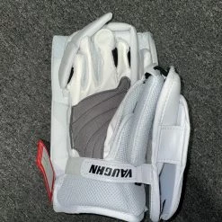 VAUGHN VENTUS SLR2 INTERMEDIATE GOALIE BLOCKER