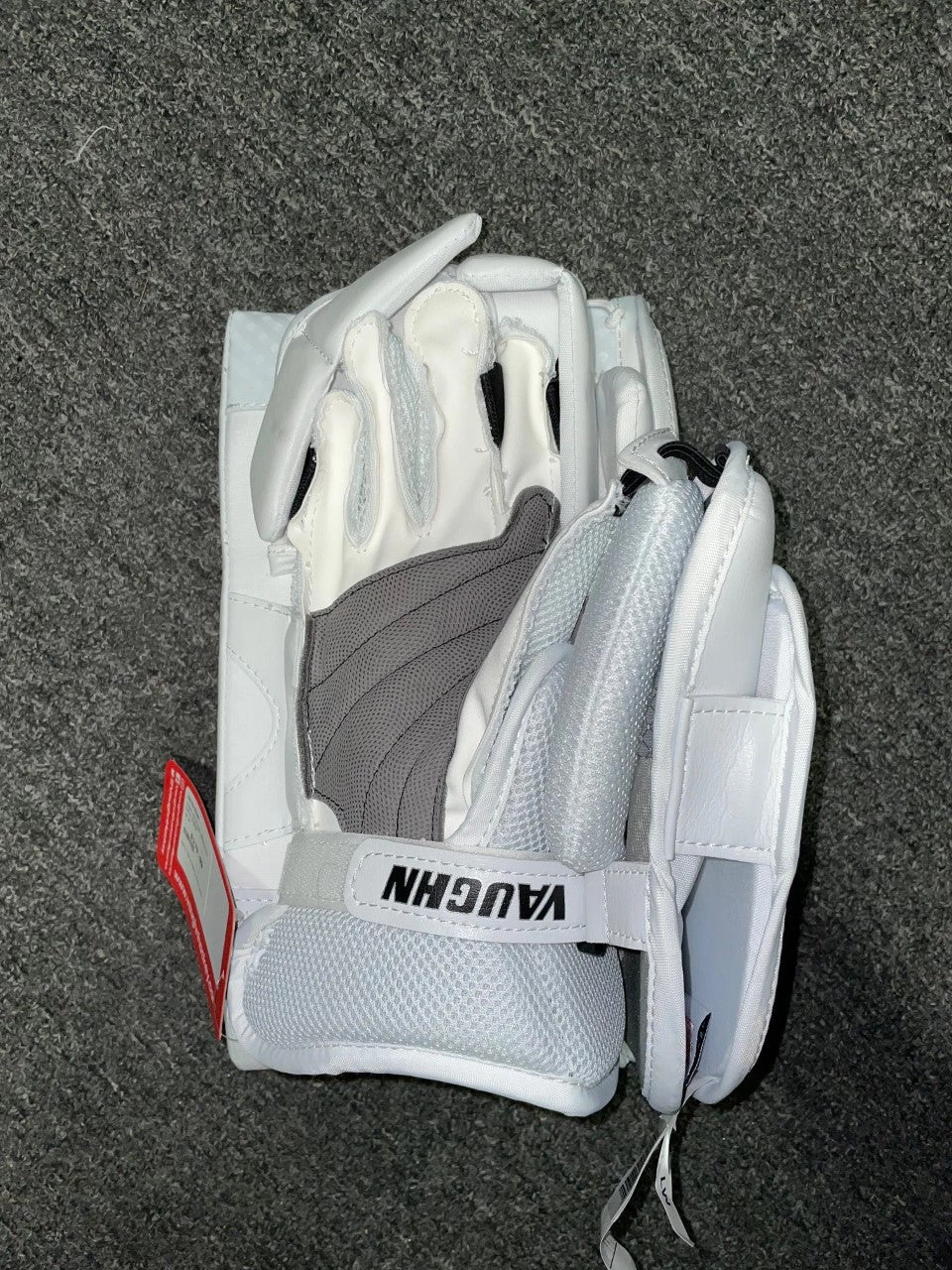 VAUGHN VENTUS SLR2 INTERMEDIATE GOALIE BLOCKER 4 VAUGHN VENTUS SLR2 INTERMEDIATE GOALIE BLOCKER