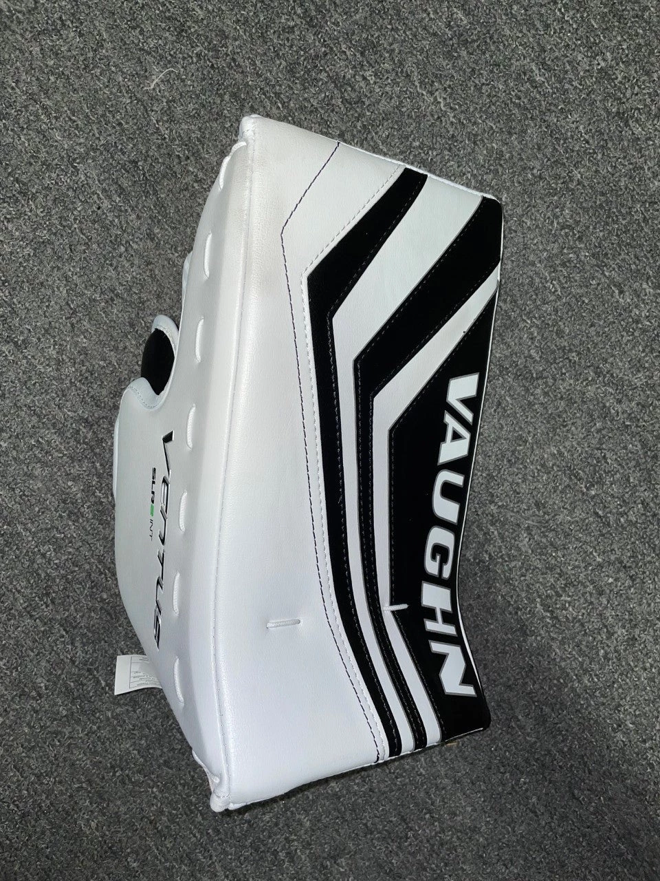 VAUGHN VENTUS SLR2 INTERMEDIATE GOALIE BLOCKER 6 VAUGHN VENTUS SLR2 INTERMEDIATE GOALIE BLOCKER